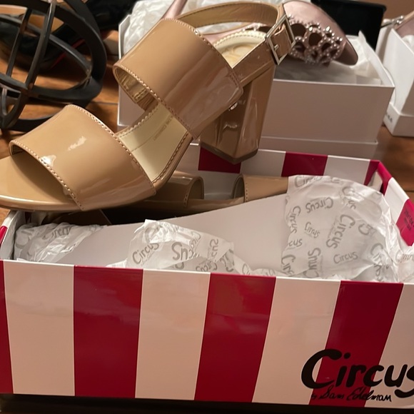 Circus By Sam Edelman Platform patten Leather Open Toe 3 in heel Sandal - Picture 3 of 6